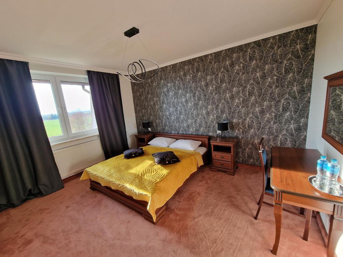 Hotel Podroznik Koszuty Екстер'єр фото