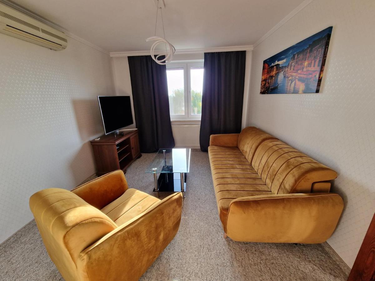 Hotel Podroznik Koszuty Екстер'єр фото