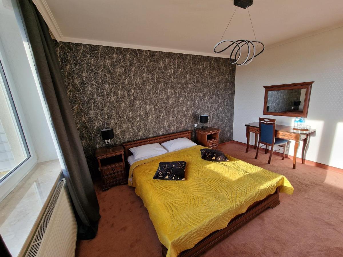 Hotel Podroznik Koszuty Екстер'єр фото