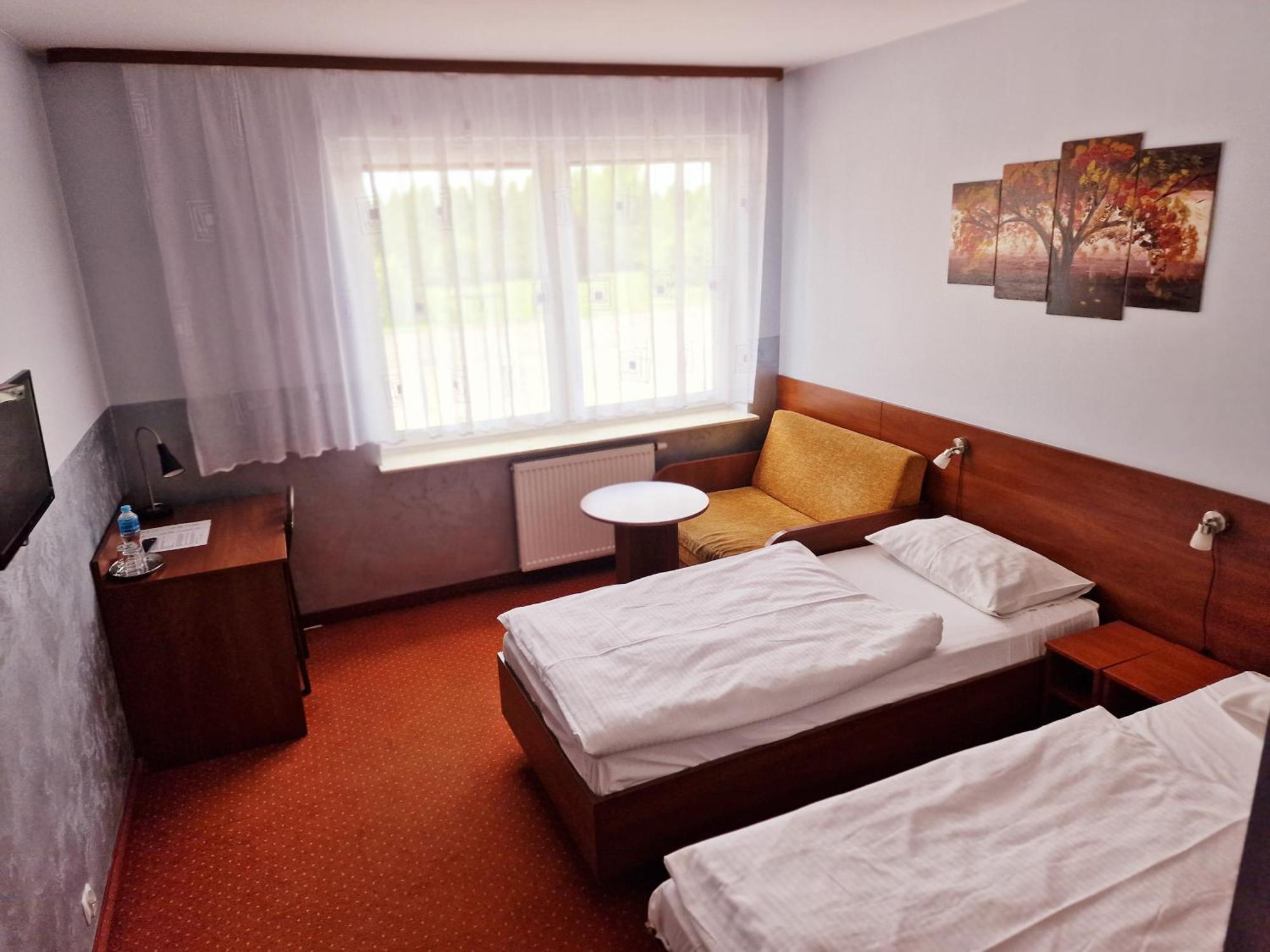 Hotel Podroznik Koszuty Екстер'єр фото