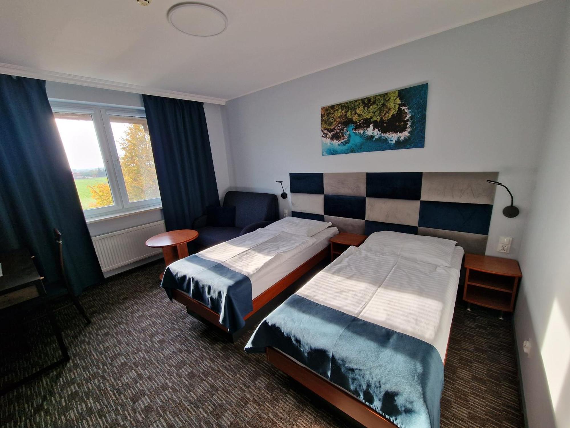 Hotel Podroznik Koszuty Екстер'єр фото