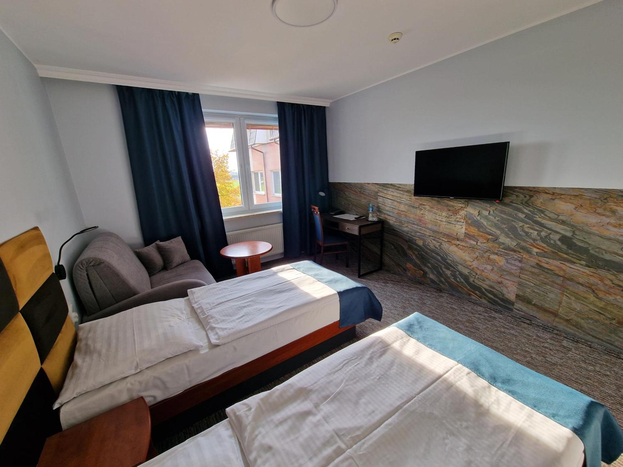 Hotel Podroznik Koszuty Екстер'єр фото