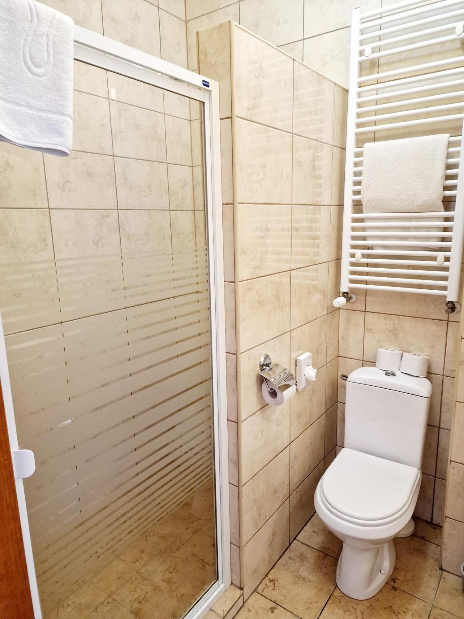 Hotel Podroznik Koszuty Екстер'єр фото