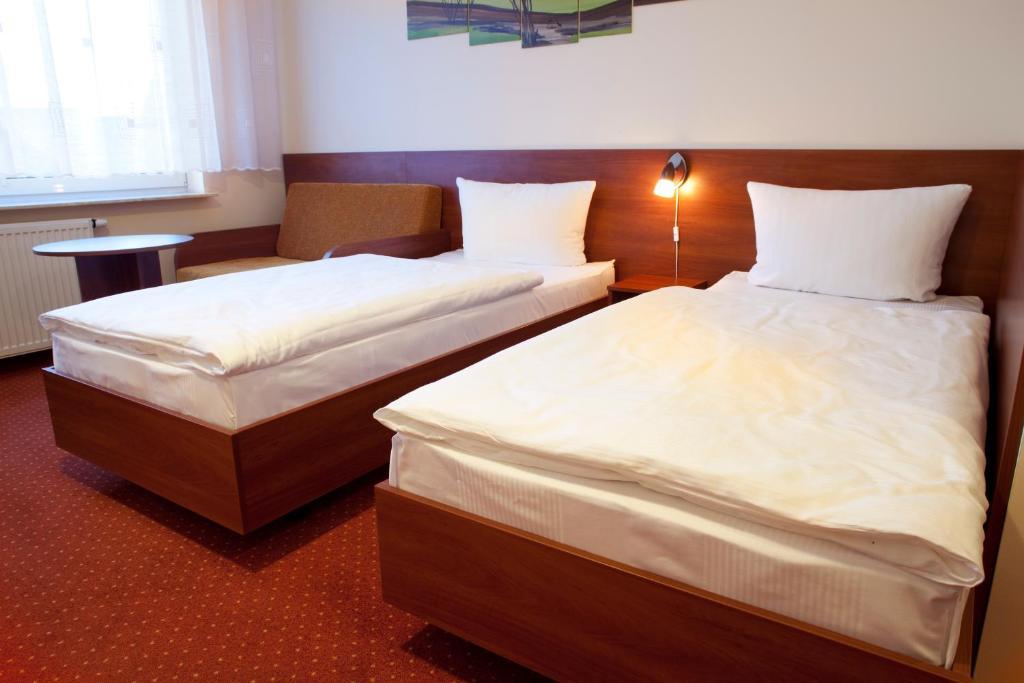 Hotel Podroznik Koszuty Номер фото