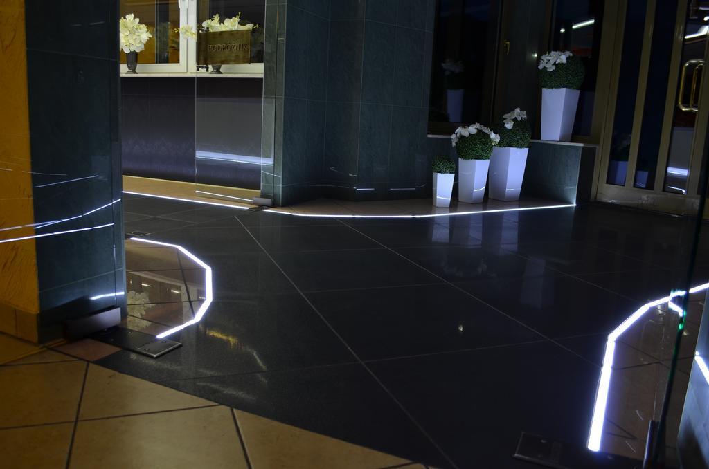 Hotel Podroznik Koszuty Екстер'єр фото