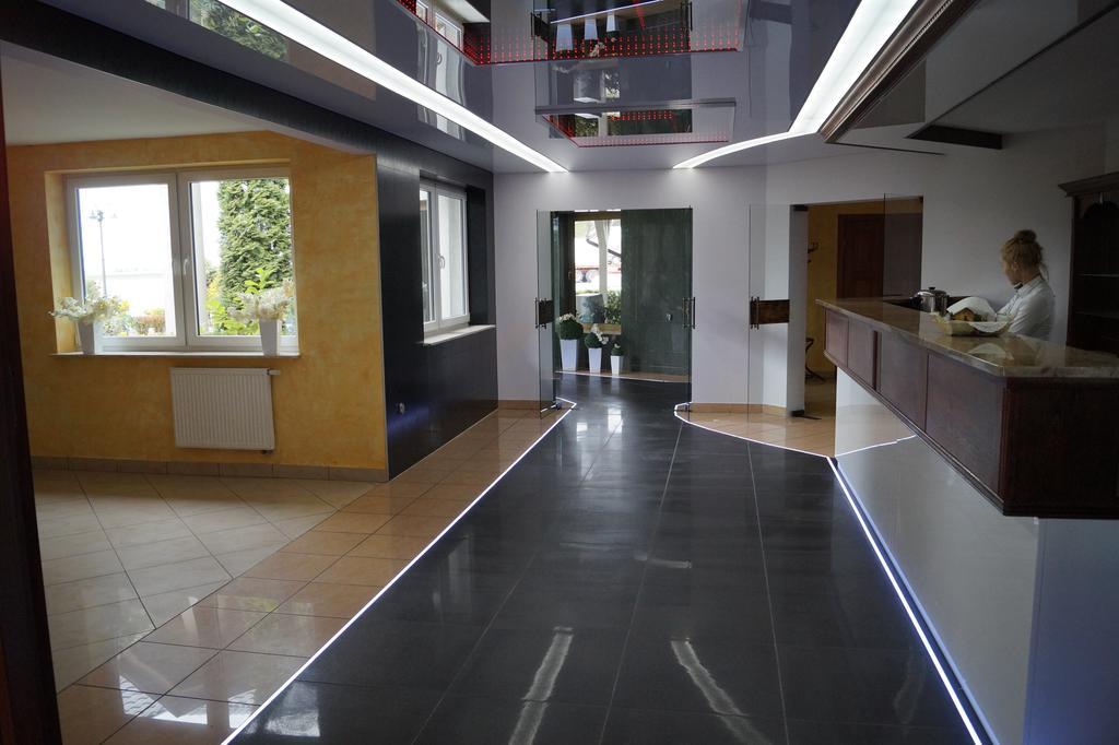 Hotel Podroznik Koszuty Екстер'єр фото